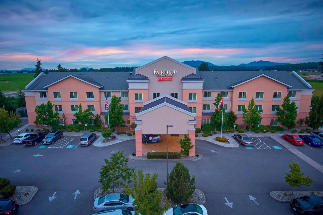 Fairfield Inn & Suites Берлингтон Экстерьер фото
