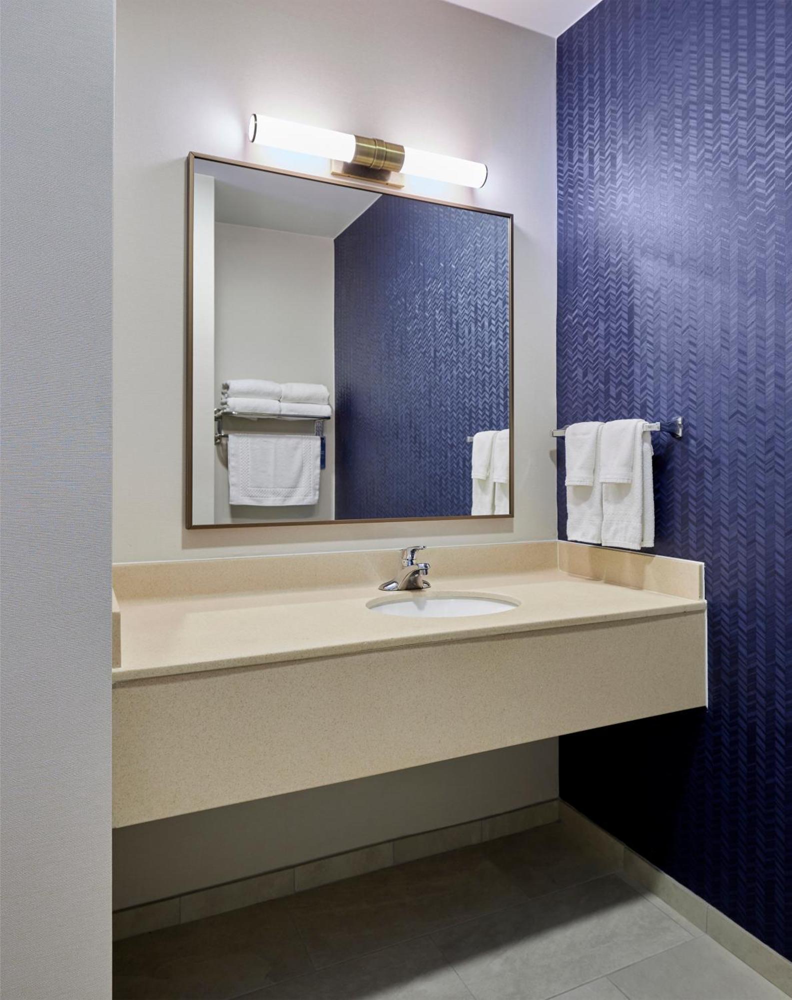 Fairfield Inn & Suites Берлингтон Экстерьер фото