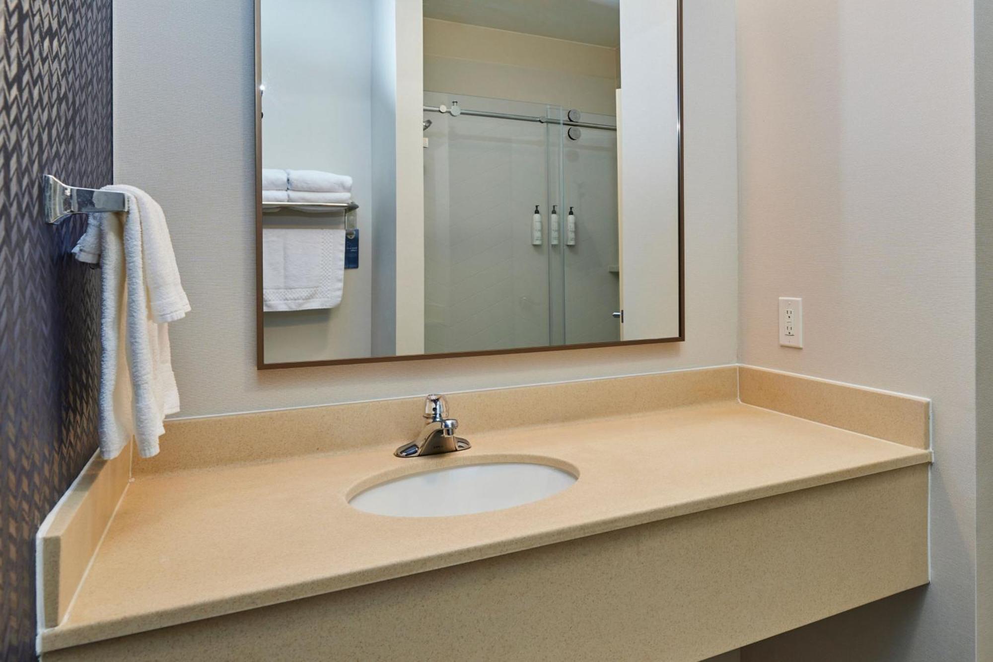 Fairfield Inn & Suites Берлингтон Экстерьер фото