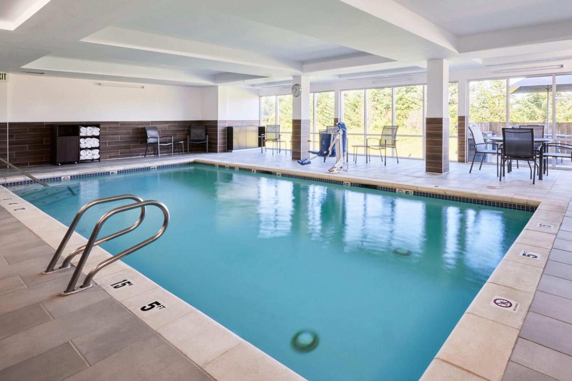 Fairfield Inn & Suites Берлингтон Экстерьер фото