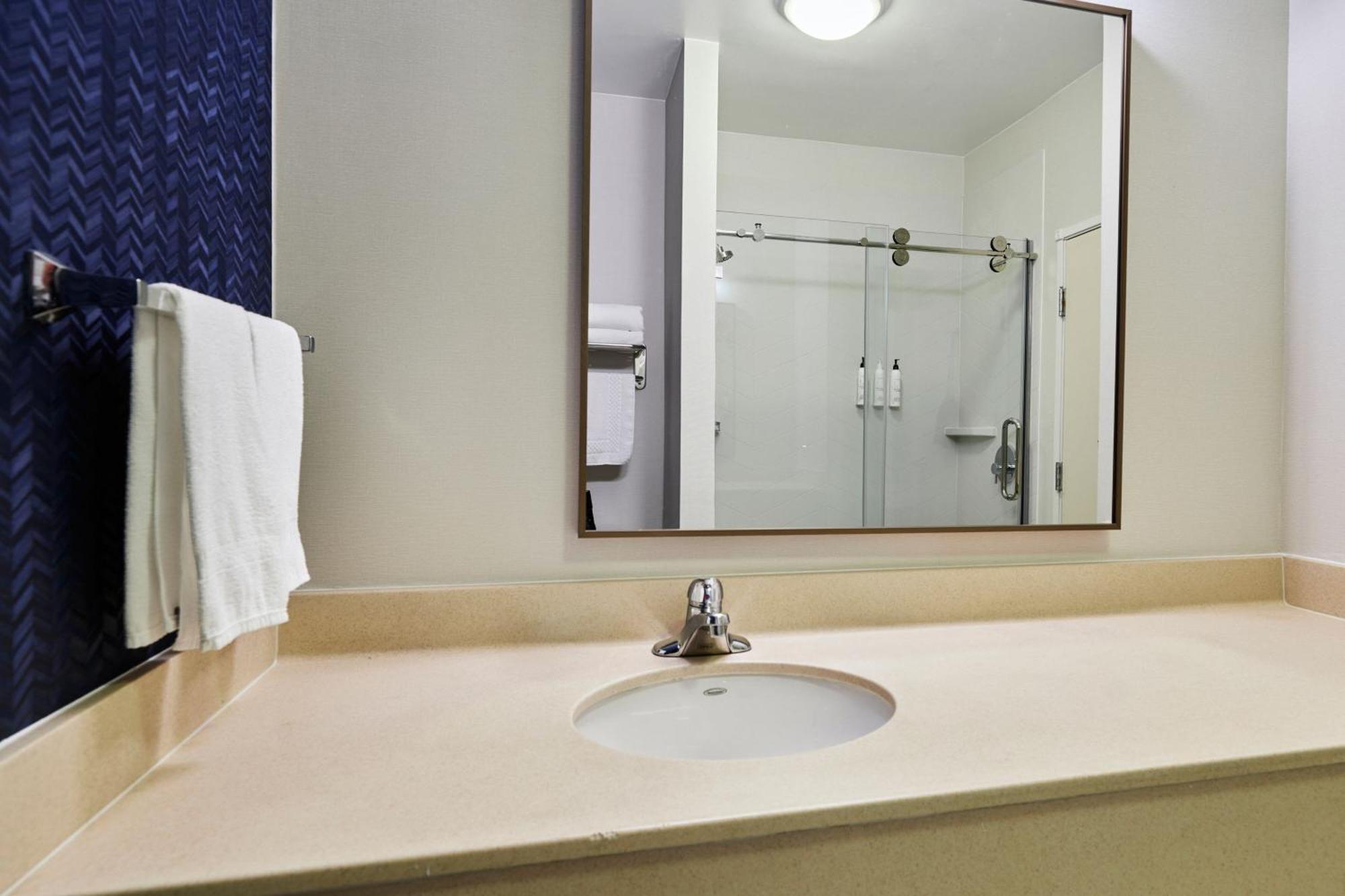 Fairfield Inn & Suites Берлингтон Экстерьер фото