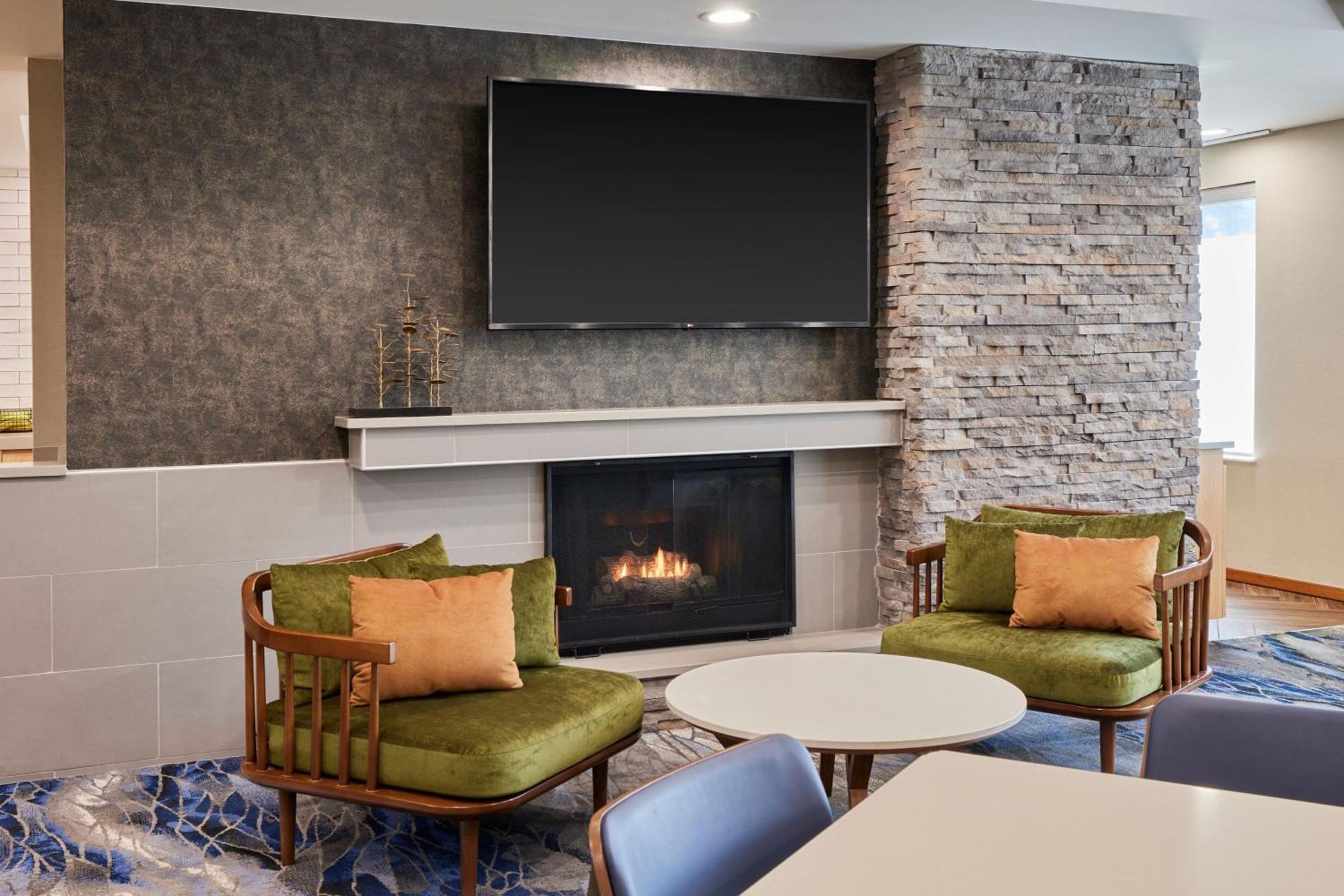 Fairfield Inn & Suites Берлингтон Экстерьер фото