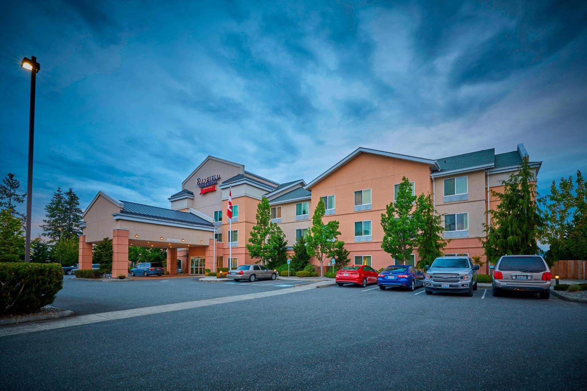 Fairfield Inn & Suites Берлингтон Экстерьер фото