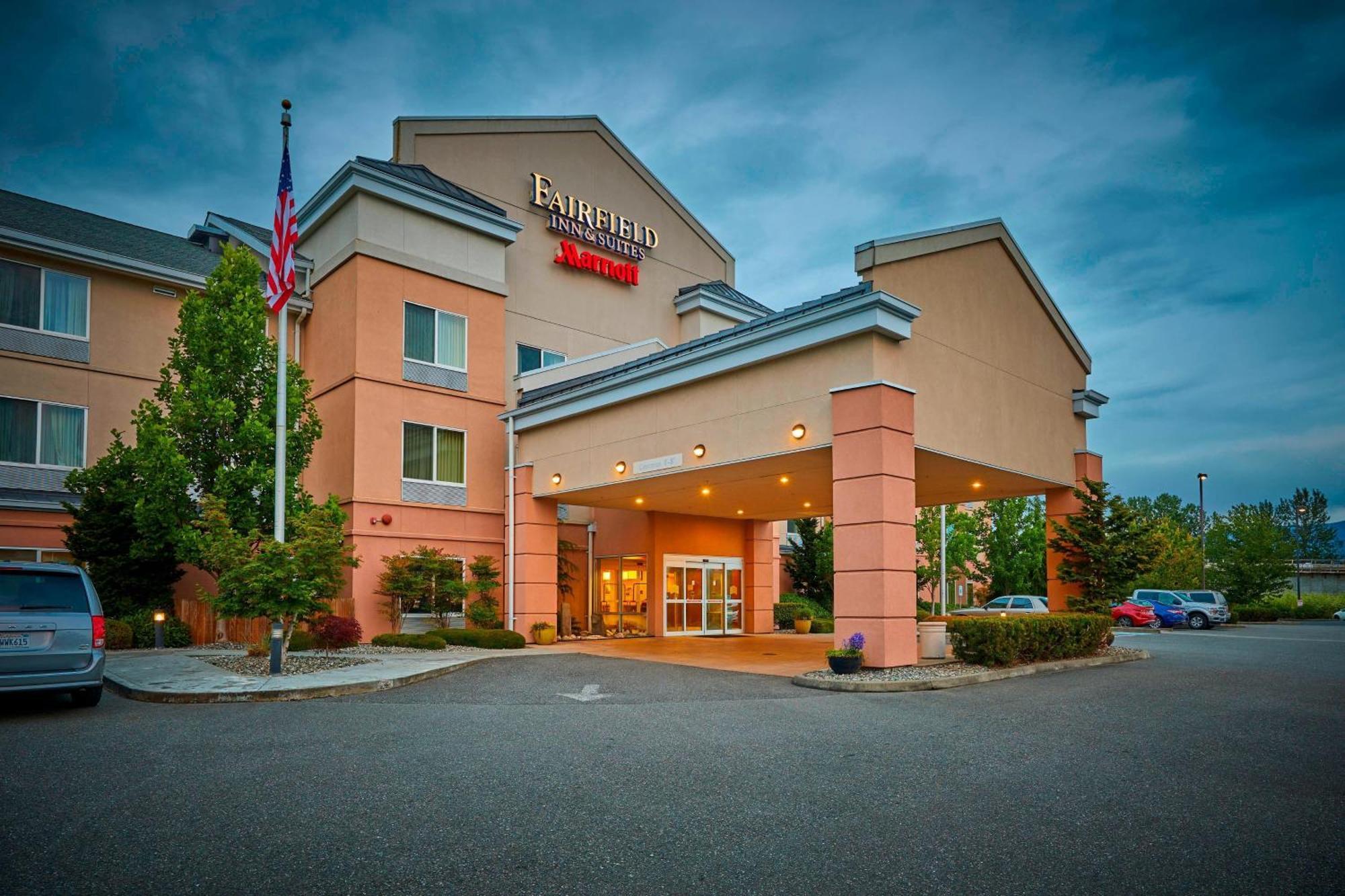 Fairfield Inn & Suites Берлингтон Экстерьер фото