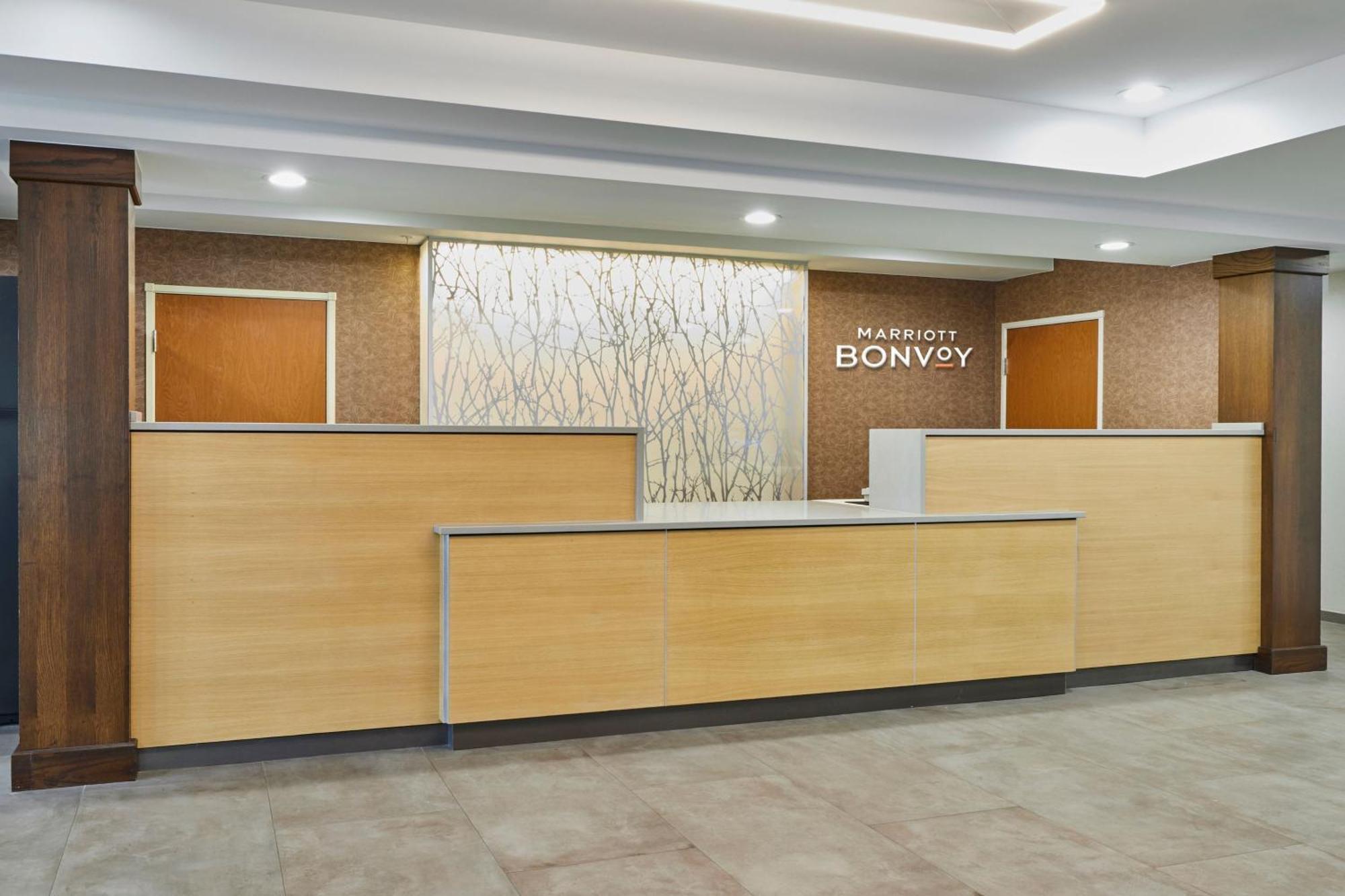 Fairfield Inn & Suites Берлингтон Экстерьер фото