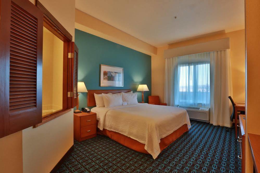 Fairfield Inn & Suites Берлингтон Экстерьер фото