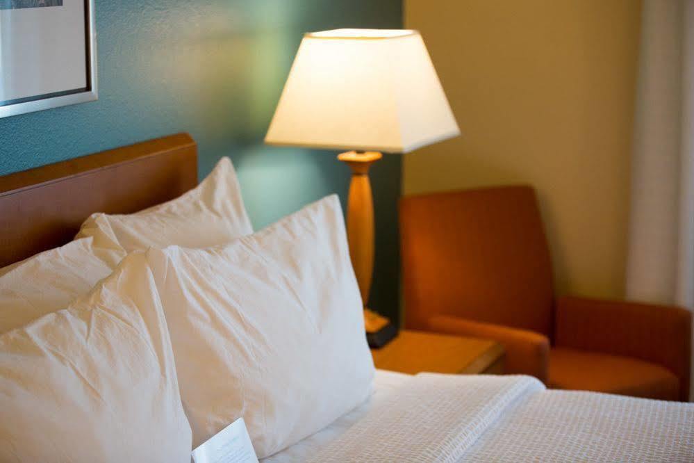 Fairfield Inn & Suites Берлингтон Экстерьер фото