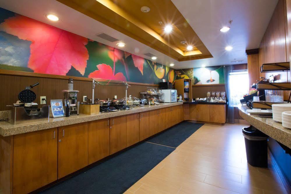 Fairfield Inn & Suites Берлингтон Экстерьер фото