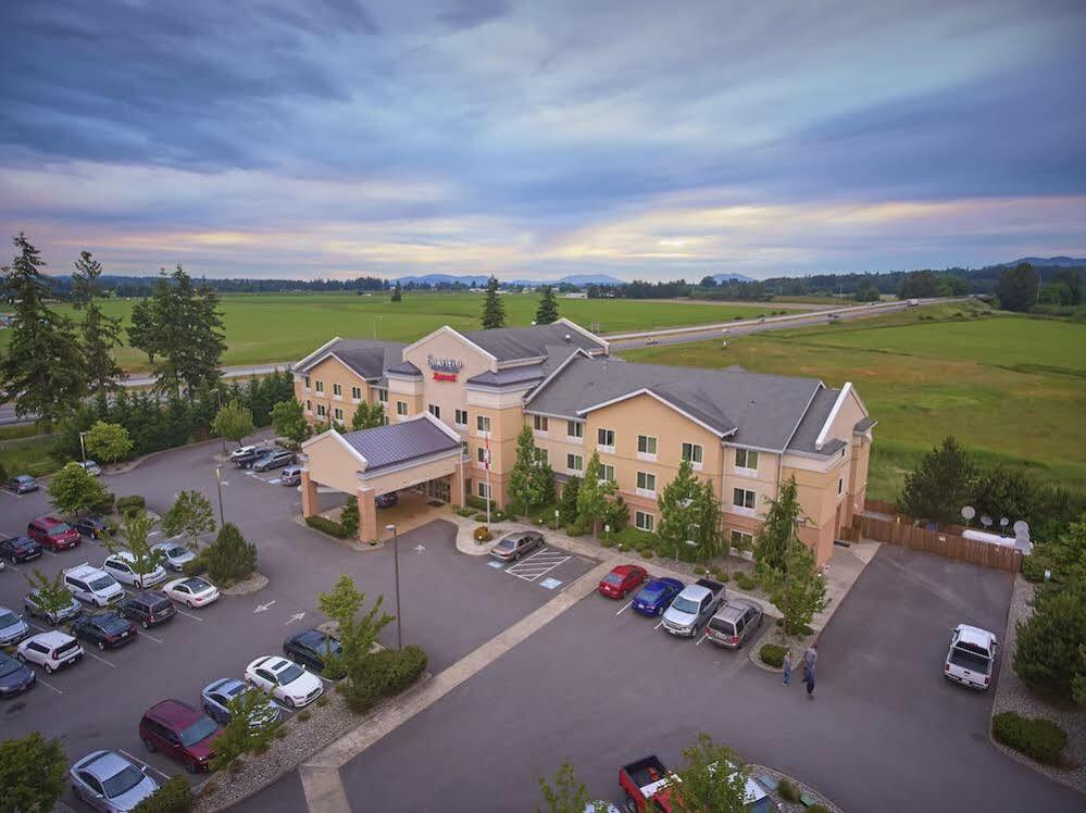 Fairfield Inn & Suites Берлингтон Экстерьер фото